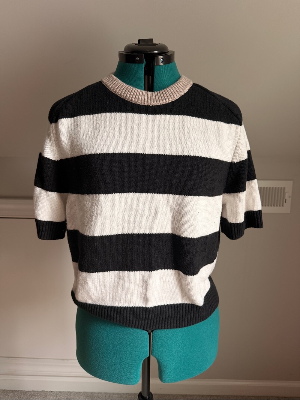 Abercrombie & Fitch Black and White Striped Crewneck Sweater